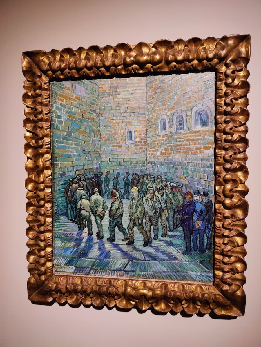Прогулка заключённых