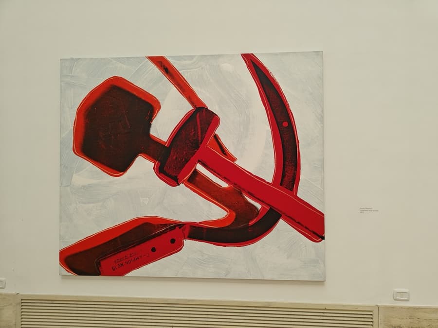 Энди Уорхол. Серп и молот