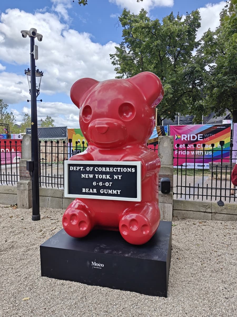 WhIsBe. Vandal Gummy Bear (Red)