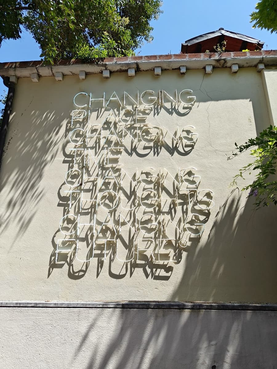 Маурицио Наннуччи. Changing Place, Changing Time, Changing Thoughts, Changing Future