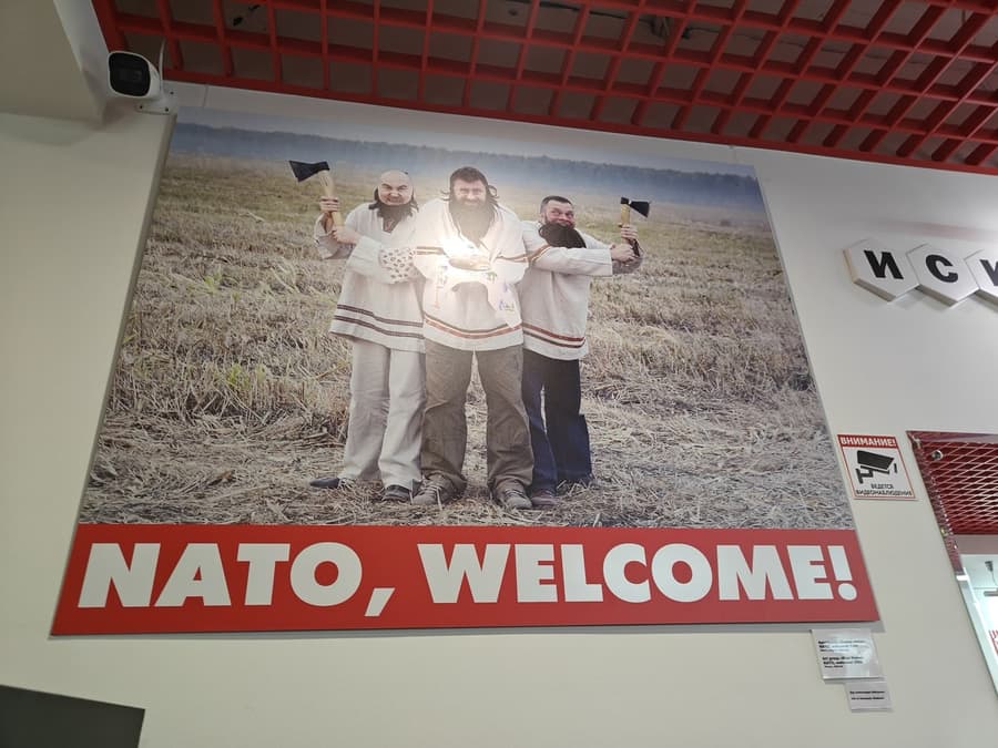 Синий нос (арт-группа). NATO, welcome!