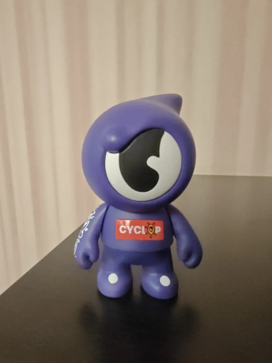 Фигурка «CYCLOP», фиолетовая — арт-игрушка