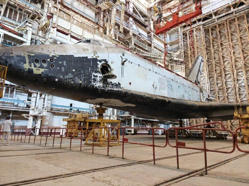 «Буран» целиком в разрушающемся монтажном корпусе, плитки теплозащиты осыпались