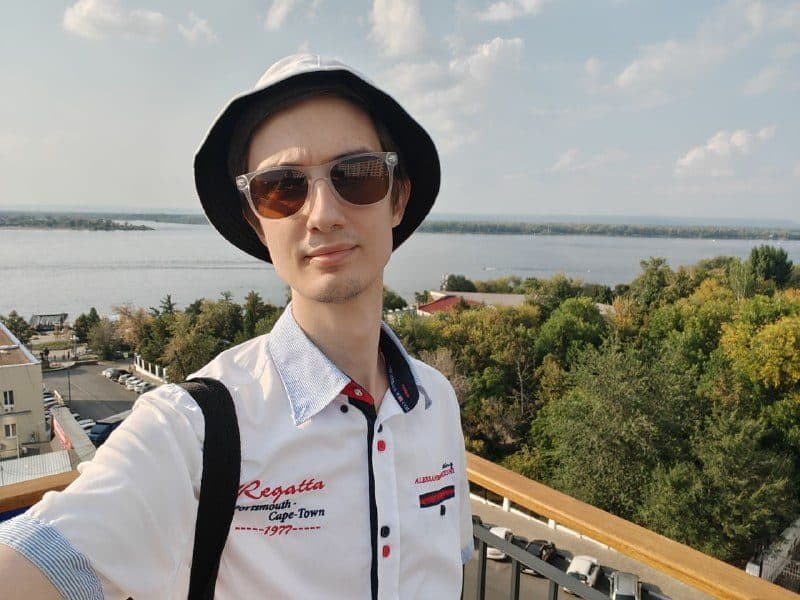 Антон на смотровой над Волгой