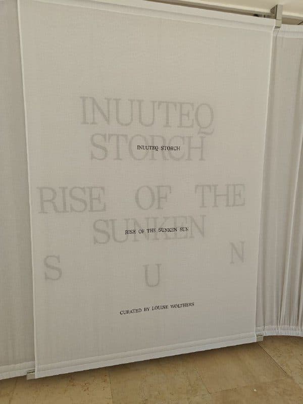 Тканевый занавес с названием проекта Inuuteq Storch «Rise of the Sunken Sun» на входе в павильон