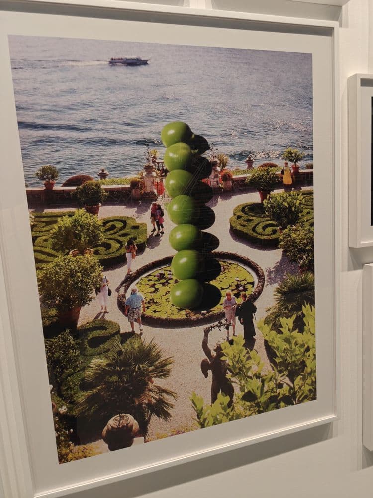 Фотография Нины Катчадурян «Topiary»: зелёные шарики поверх снимка итальянского сада