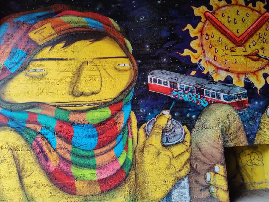 OSGEMEOS, EGS. Untitled (мурал OSGEMEOS × EGS на Баане)