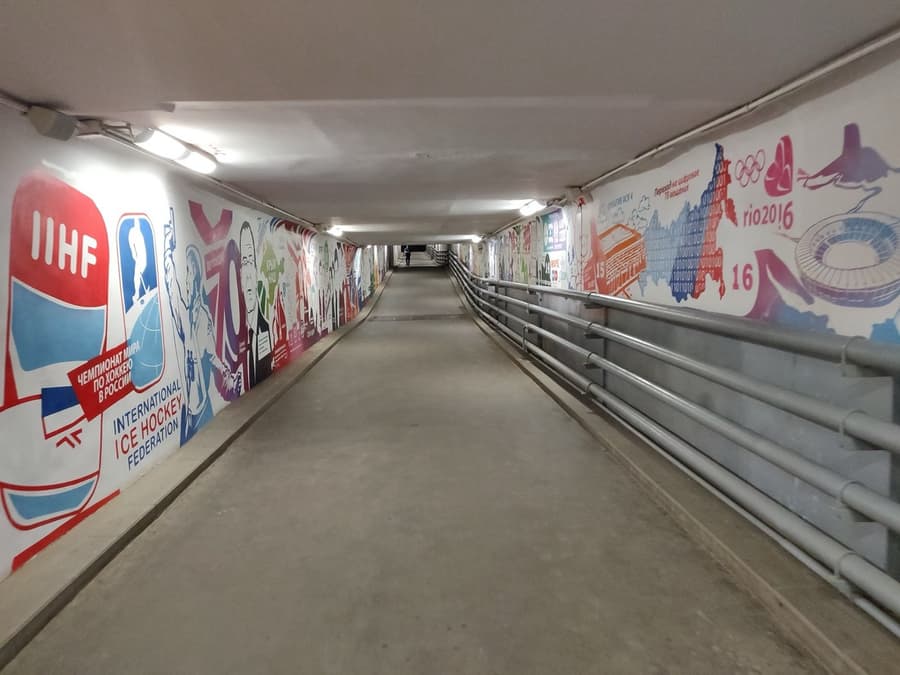 Уличное искусство: Москва, ТТЦ «Останкино», подземный переход между АСК-1 и АСК-3, ул. Академика Королёва